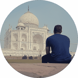 Kijkend naar de Taj Mahal